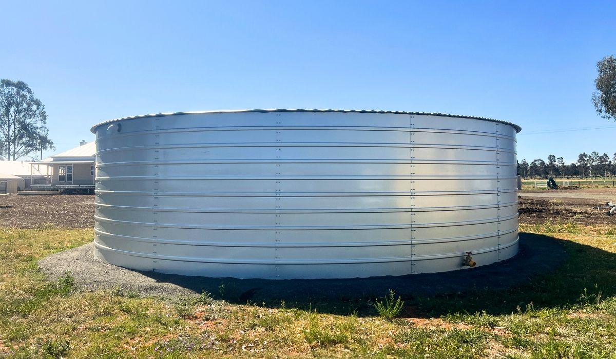 Maximising Your Water Storage: Poly vs. Steel Tanks for Summer Reliability